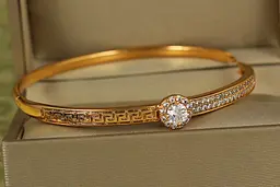 Браслет бенгл Xuping Jewelry Елада 57 мм 9 мм на руку від 16 см до 18 см золотистий