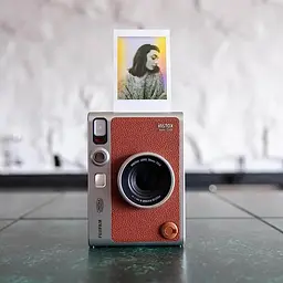 Подарунковий набір камера Fujifilm Instax Mini EVO, Фотопапір 20 шт, Прозорий чохол, Фотоальбом 108 фото Коричневий - мініатюра 10