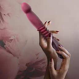 Вібратор Blush Temptasia Trixie 25.4 см бордовий - мініатюра 9