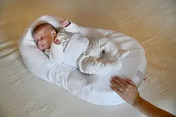 Дитячий ергономічний матрацик Red Castle Cocoonababy білий (0445166) - мініатюра 6