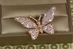 Брошка Xuping Jewelry метелик Репейниця 2,5 см золотиста