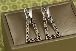 Сережки Xuping Jewelry трапеція стільники 3.4 см сріблясті - мініатюра 2