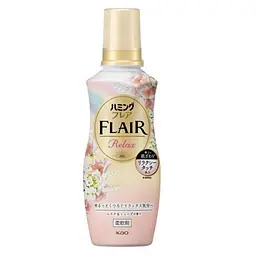 Японський кондиціонер для білизни Kao Humming Flair Relax аромат мускусу і конвалії 510 мл