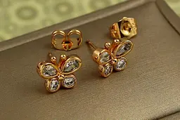 Сережки гвоздики Xuping Jewelry метелик з камінцями в обідку 1 см золотисті - мініатюра 2
