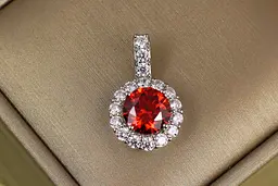 Кулон Xuping Jewelry круглий червоний камінь в обідку з фіанітів 2.3 см сріблястий