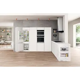Холодильник Whirlpool WHC18 T311 з морозильною камерою - мініатюра 2