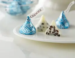 Шоколадні цукерки Hershey's Kisses Cookies 'n' Creme 82г - мініатюра 4