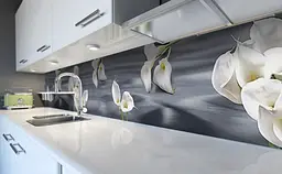 Вініловий кухонний фартух Білі Калли Шовк наклейка для кухні ПВХ Квіти Сірий Happy Pocket Z181872