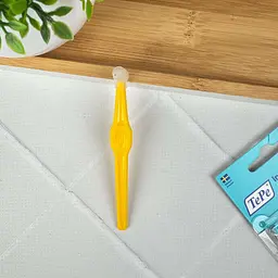 Міжзубна щітка TePe Angle кутова жовтий (0.7 мм), 1 шт
