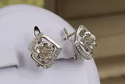 Сережки Xuping Jewelry квіткове панно 1.6 см сріблясті - мініатюра 2