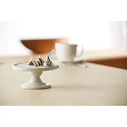 Шоколадні цукерки Hershey's Hugs Milk Chocolate and White Creme 456г - мініатюра 6
