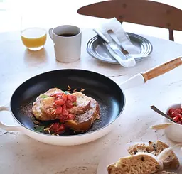 Сковорода универсальная Le Creuset Signature Frying Pan 28 см безе 20258287160422 - миниатюра 6