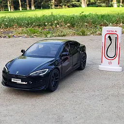 Колекційна металева модель електромобіля Автопром Tesla Model S із зарядною станцією, інерцією, світлом та звуком 1:24 - мініатюра 3