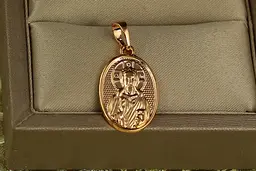 Ладанка Xuping Jewelry маленька овальна Ісус 1,8 см золотиста