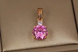 Кулон Xuping Jewelry Капітошка з рожевим каменем 7 мм золотистий