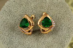 Сережки Xuping Jewelry трикветр із зеленим каменем 1,4 см золотисті - мініатюра 3