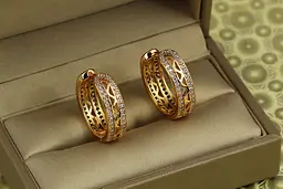 Сережки кільця Хuping Jewelry з малюнками трикутники 2,1 см золотисті