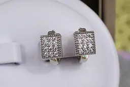 Сережки дитячі Xuping Jewelry квадратики з камінців в окантовці 1.2 см сріблясті