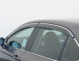 Дефлектори вікон вітровики Toyota Camry V70 2017- з хром молдингом