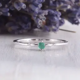 Каблучка з білого золота з ізумрудом 18 K-0109 - мініатюра 4