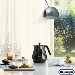 Електрочайник DeLonghi Ballerina KBD 2001 BK (210010033) - мініатюра 4