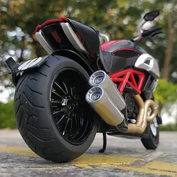Колекційна масштабна модель мотоцикла TK Group Ducati Diavel Carbon зі світлом, звуком та амортизацією 1:12 - мініатюра 6