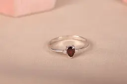 Каблучка з білого золота з гранатом K-0009 - мініатюра 3
