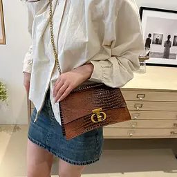 Сумочка на ланцюжку каркасна через плече Lilly P4-6536C коричнева - мініатюра 2