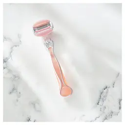 Подарунковий набір Gillette Venus Comfortglide: Бритвенная ручка + Змінні картриджі для гоління, 2 шт. + Футляр для зберігання бритви + Сумка-косметичка - мініатюра 5