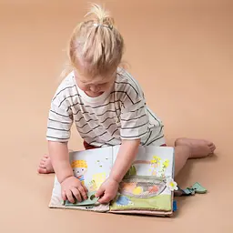 Розвиваюча м'яка книжка Taf Toys  Бізібук зайченятка (13355) - мініатюра 7