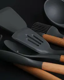 Кухонний набір Silikone Kitchen Set чорний з силікону з бамбуковою ручкою з 12 предметів - мініатюра 4