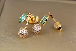 Сережки гвоздики Xuping Jewelry вишенька із зеленим листочком 1,5 см золотисті - мініатюра 2