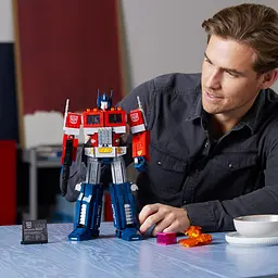 Конструктор LEGO Icons Оптимус Прайм, 1508 деталей (10302) - мініатюра 3