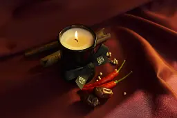 Свічка для масажу YESforLOV Titillating Massage Candle з хвилюючим ароматом, 120 мл - мініатюра 4