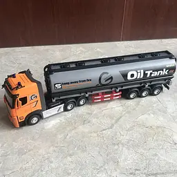 Іграшкова фура бензовоз Oil Tanker на пульті керування 1:24, акумуляторна, світяться фари, звук, довжина 47.5 см - мініатюра 6