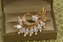 Брошка Xuping Jewelry Діамантова гілка золотиста