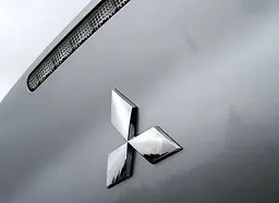 Емблема Mitsubishi 106х93 мм Хром Пластик на скотчі (Завод) - мініатюра 3