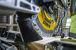 Пила торцювальна акумуляторна DeWalt з АКБ та ЗП DCS727T2 - мініатюра 6