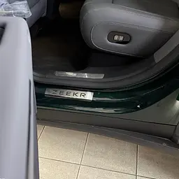 Накладки на пороги для Zeekr 7X 2024- Нержавіюча сталь із загином та Логотипом 4 шт (Premium P-ZE01) - мініатюра 2