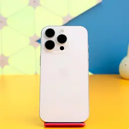 Смартфон Apple iPhone 16 Pro 256GB White Titanium (MYNJ3) Б/У [175230]