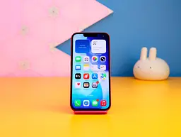 Смартфон Apple iPhone 13 128 ГБ червоний (MLPJ3) б/в [175071] - мініатюра 2