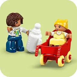 Конструктор LEGO DUPLO Town Сучасний родинний будинок із фігурками 3 в 1, 166 деталей (10470) - мініатюра 7