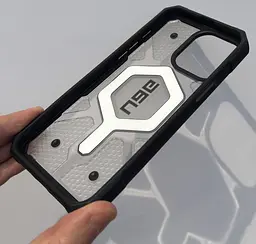 Оригінальний протиударний чохол UAG Pathfinder MagSafe для iPhone 15 Pro Clear Ice (114281114343) - мініатюра 3