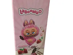 Молочний шоколад Laboombo зі смаком полуниці та шипучою карамеллю 75 г (8682665829572)