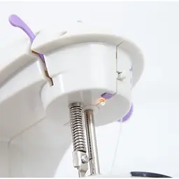 Портативна міні швейна машинка зі столиком та педаллю біла Mini Sewing SM202A - мініатюра 3