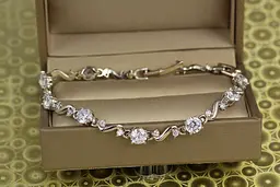 Браслет Xuping Jewelry хвиля з крупними білими каменями 19 см 5 мм сріблястий