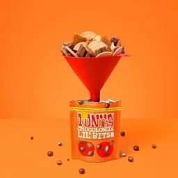 Драже Tony's Chocolonely Lil' Bits з карамеллю, морською сіллю та печивом 113г - мініатюра 2
