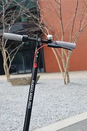 Електросамокат KUGOO M365 PRO Max 500W 11 Ah білий з алюмінієвою рамою та надувними колесами - мініатюра 4
