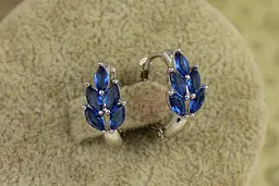 Сережки Xuping Jewelry Листочки з синіми каменями 1.5 см сріблясті