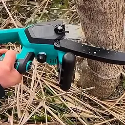 Бездротова акумуляторна міні ланцюгова пилка chain saw 8 дюймів з подачею олії 2 акб і зарядним пристроєм - мініатюра 4